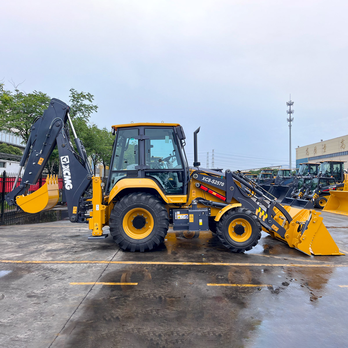 Экскаватор-погрузчик XCMG XC8-2570