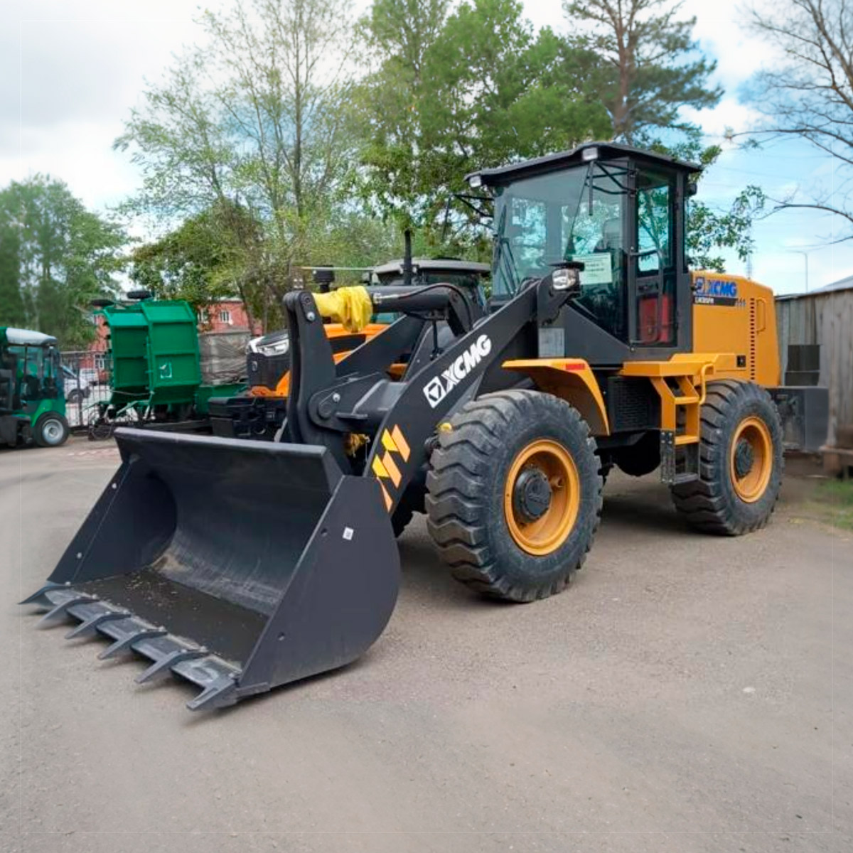 Фронтальный погрузчик XCMG LW300FN