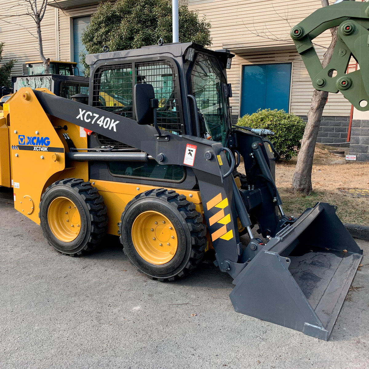 Мини погрузчик XCMG XC740K
